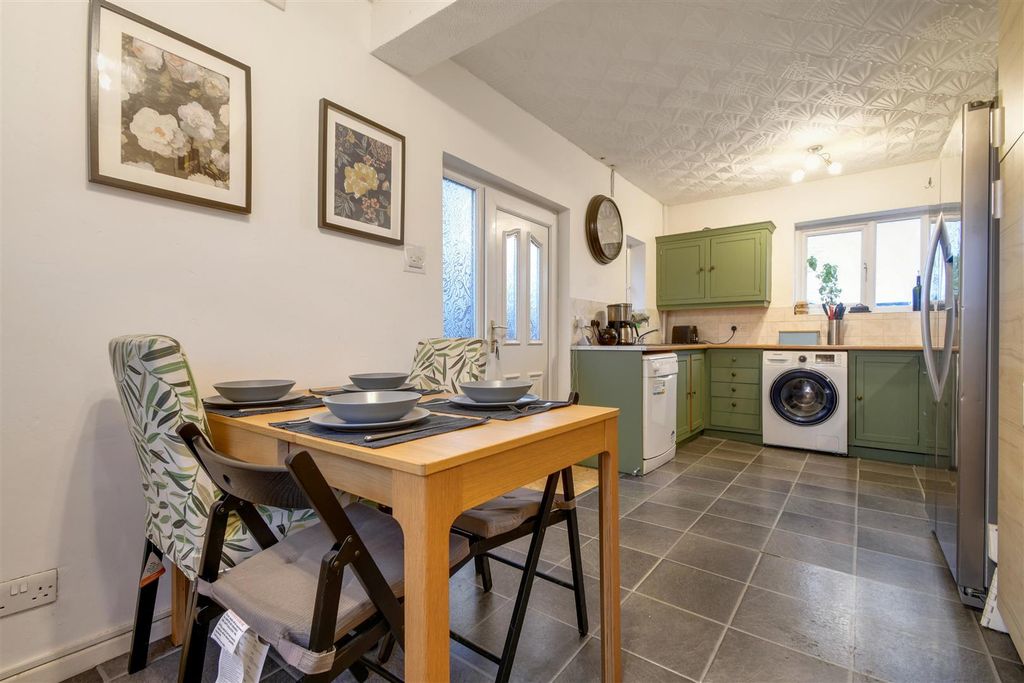 Property photo 3 of 25 Kitchen Diner