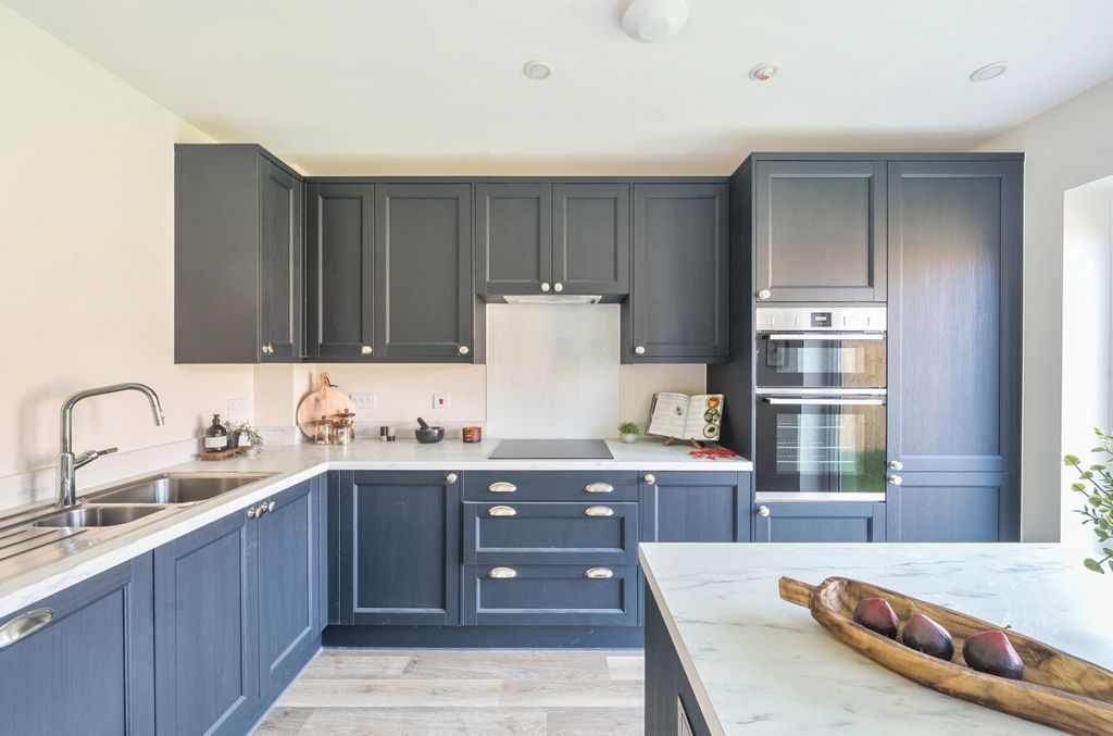 Property photo 3 of 13 1294789-30-6839Bb...