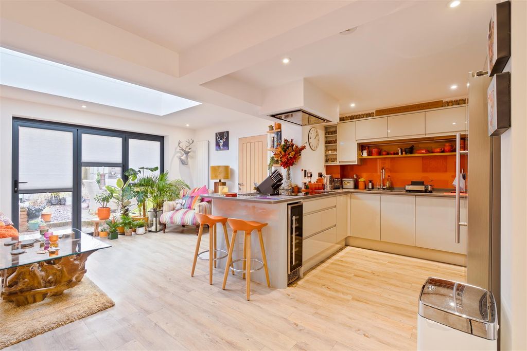 Property photo 3 of 20 Newenden Close, Maidstone13.Jpg