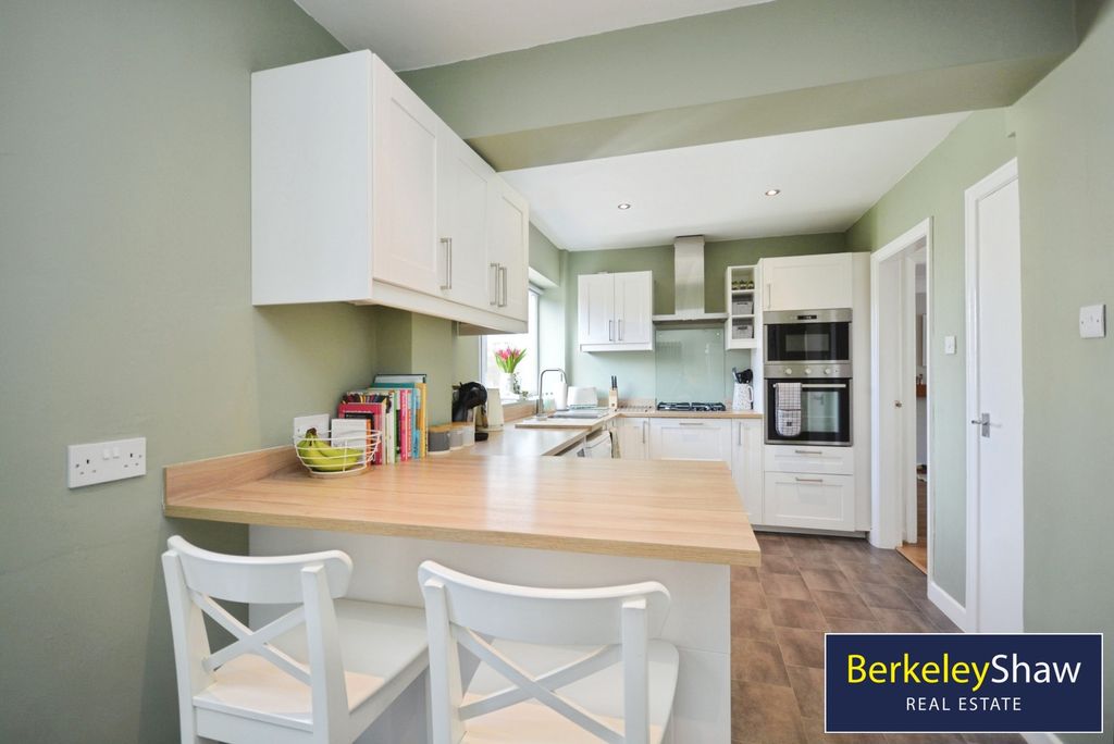 Property photo 2 of 21 Kitchen