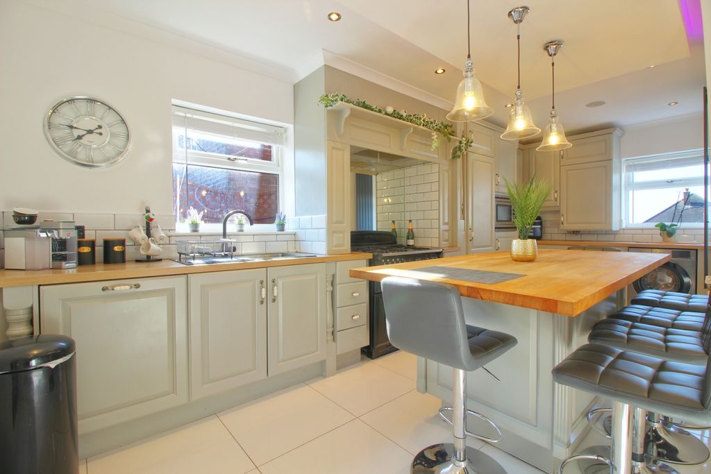 Property photo 2 of 16 Kitchen