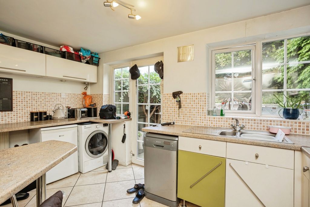 Property photo 3 of 18 Pbox-Img.Jpg