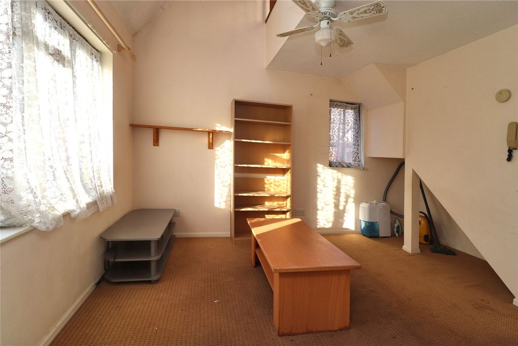 Property photo 3 of 8 Picture No. 14