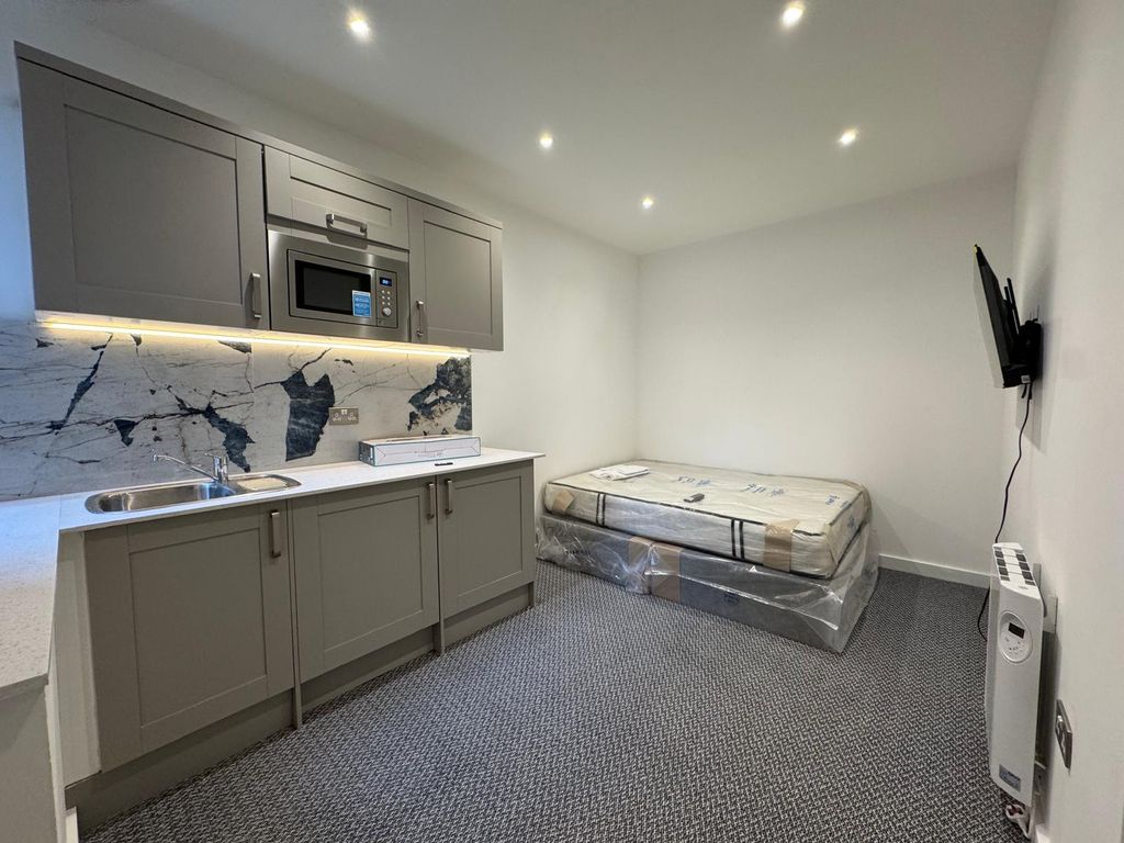 Property photo 1 of 2