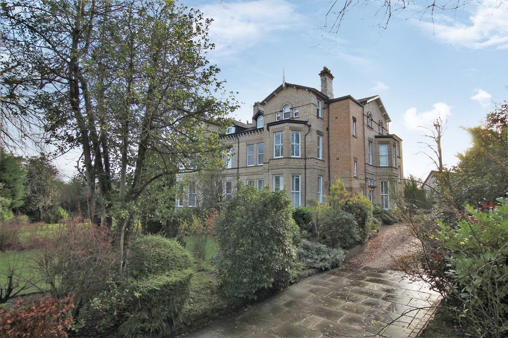 2 bed flat for sale Bowdon