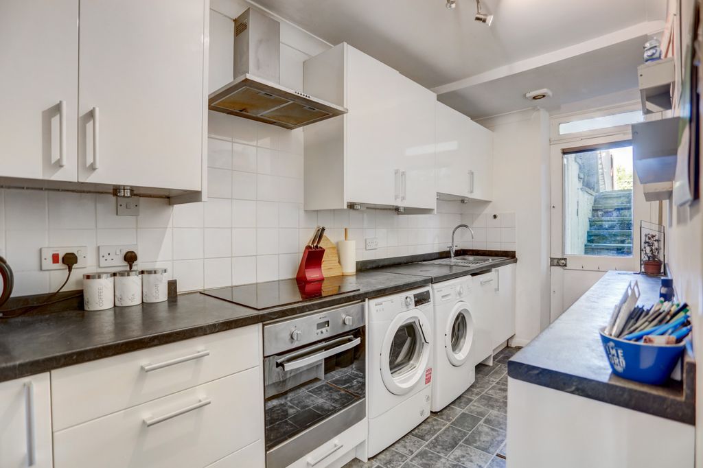 Property photo 3 of 16 Kitchen2