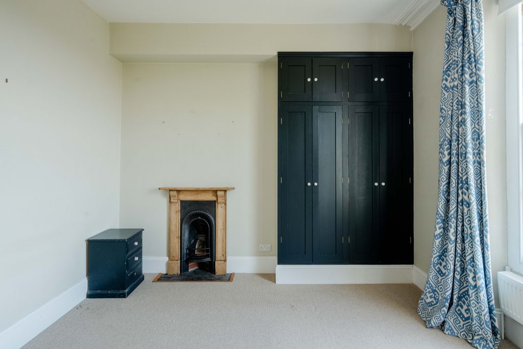 Property photo 3 of 19 4