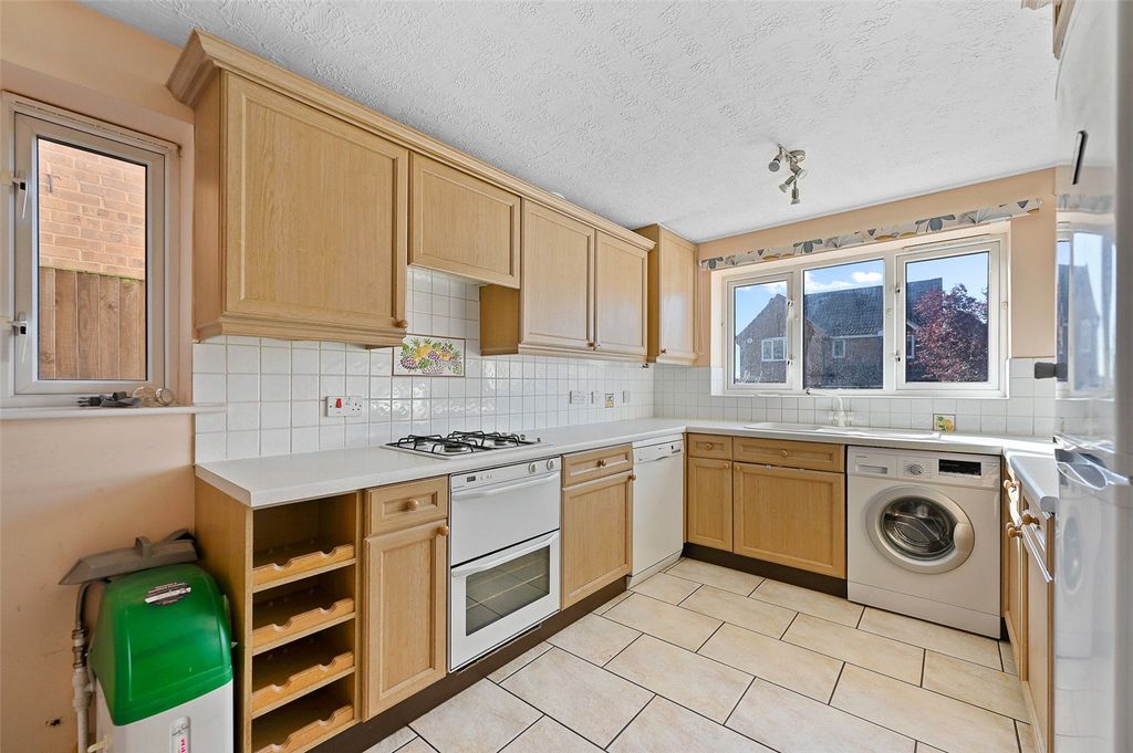 Property photo 3 of 11 Kitchen