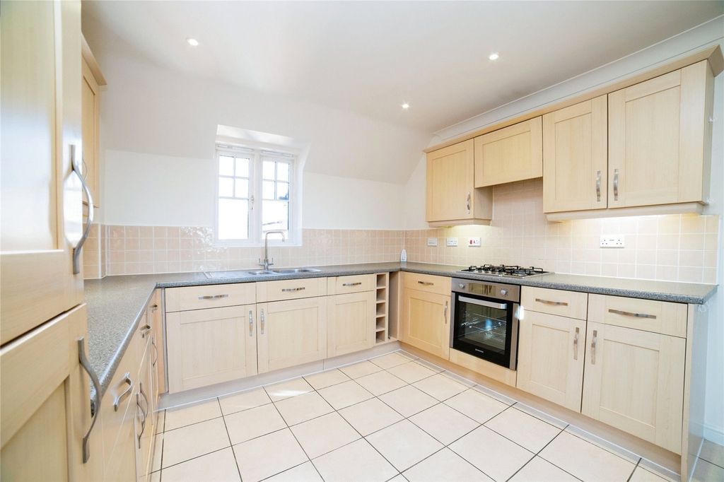 Property photo 3 of 17 Kitchen