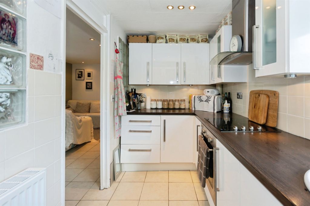 Property photo 3 of 23