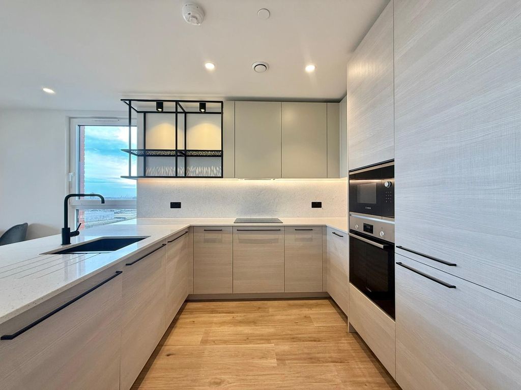 Property photo 3 of 19 Gallery