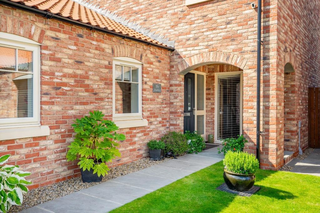 Property photo 2 of 29 2Hr-38.Jpg