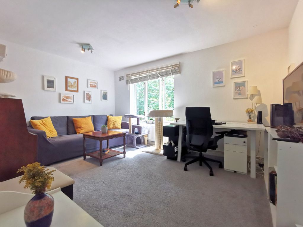 Property photo 2 of 10 Living Room