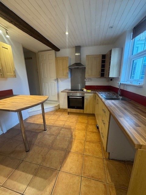 Property photo 3 of 9 Kitchen