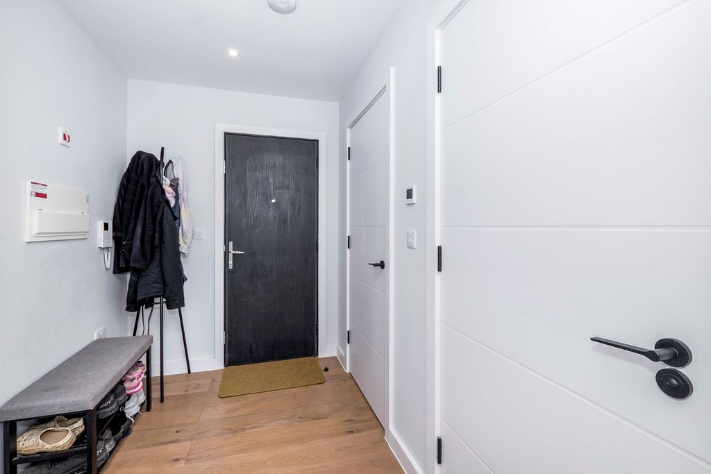 Property photo 2 of 20 Pbox-Img.Jpg