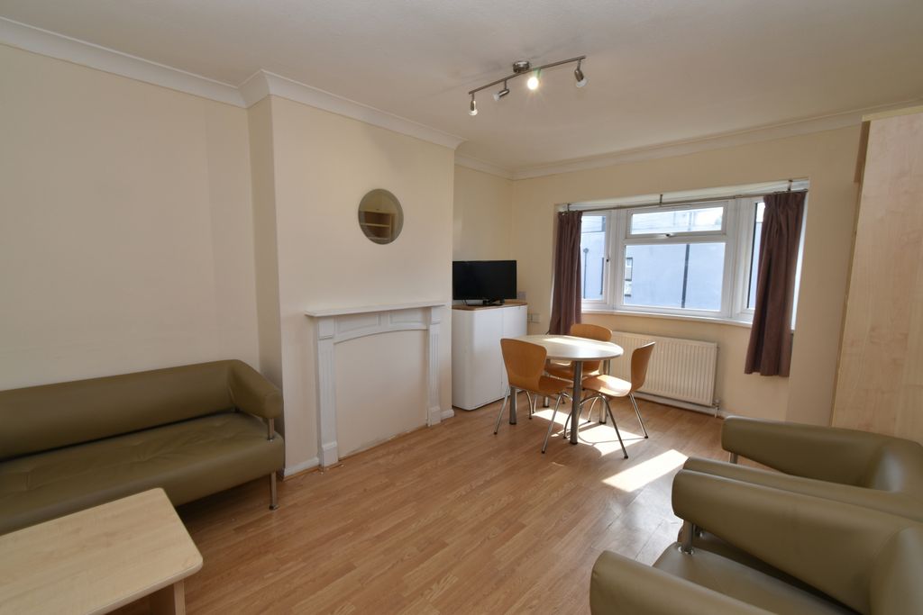 Property photo 3 of 8 Gallery