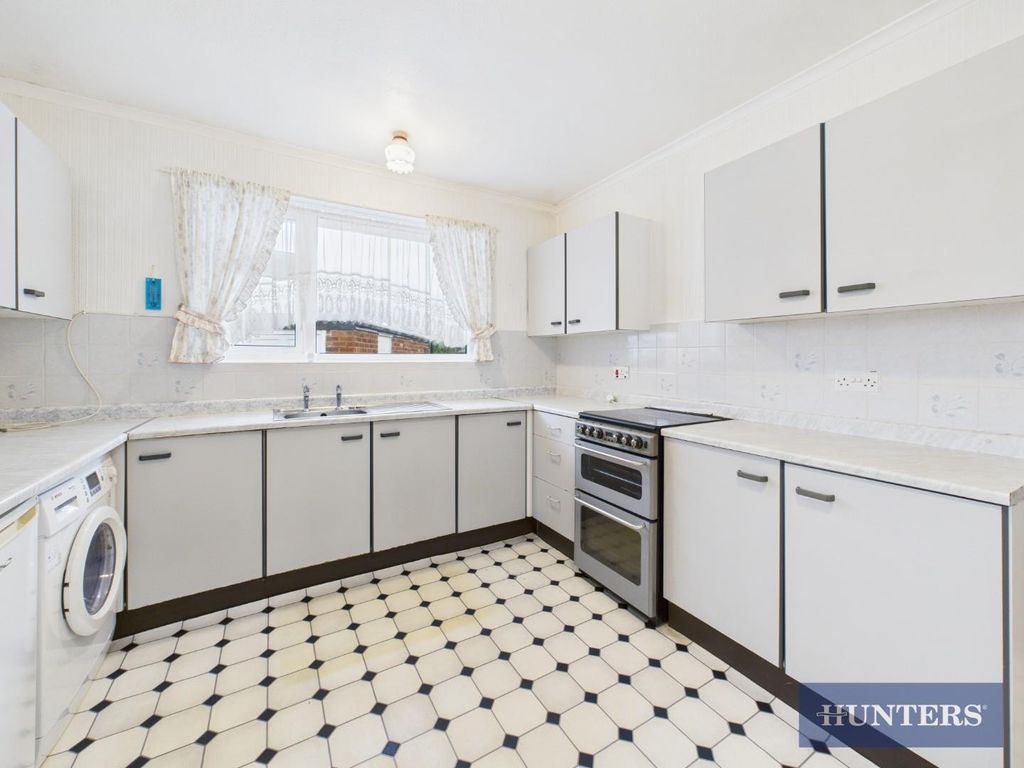 Property photo 3 of 13 Kitchen