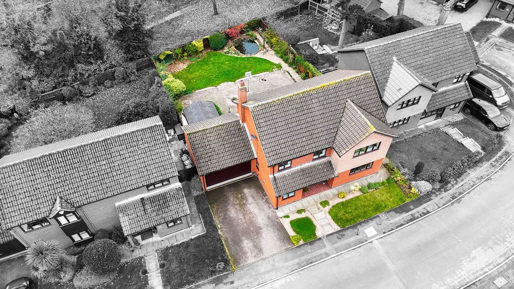 Property photo 2 of 33