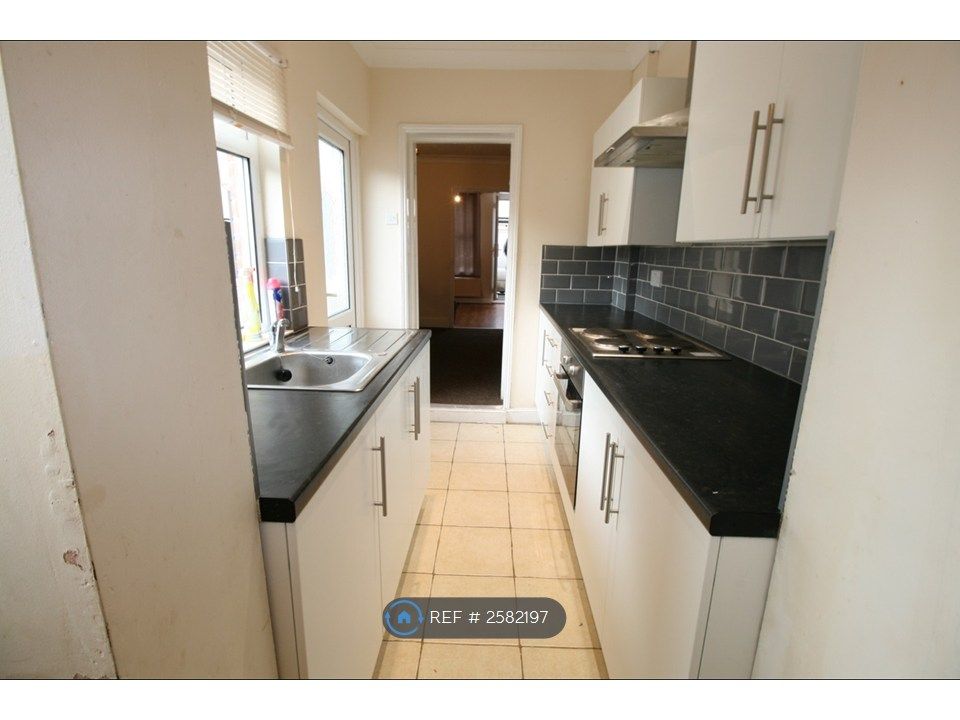 Property photo 2 of 28 Kitchen