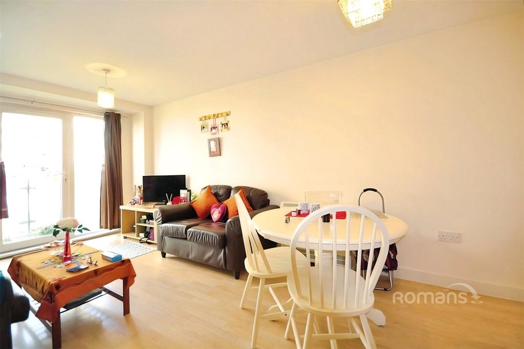 Property photo 2 of 6 Picture No. 12