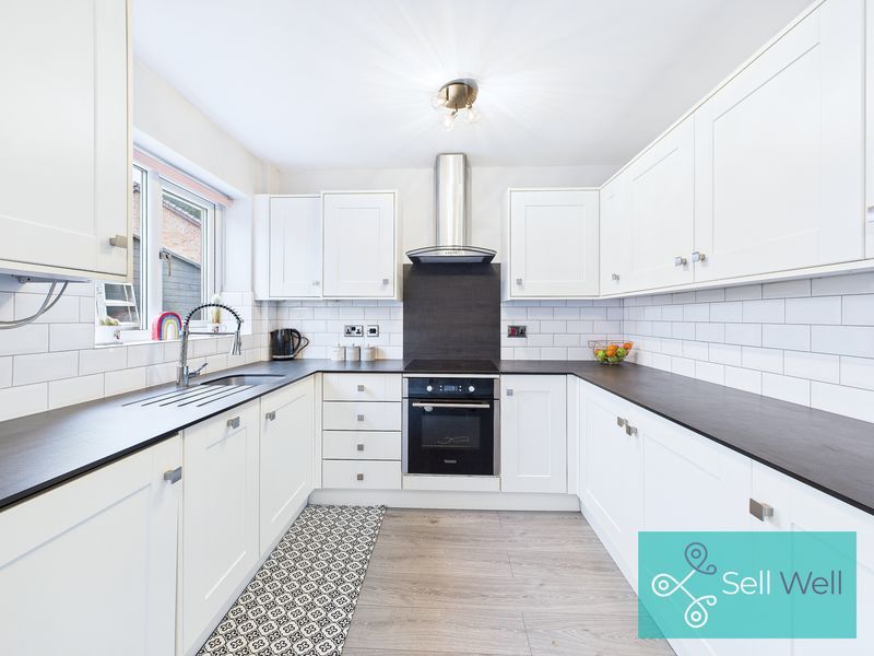 Property photo 3 of 18 Kitchen