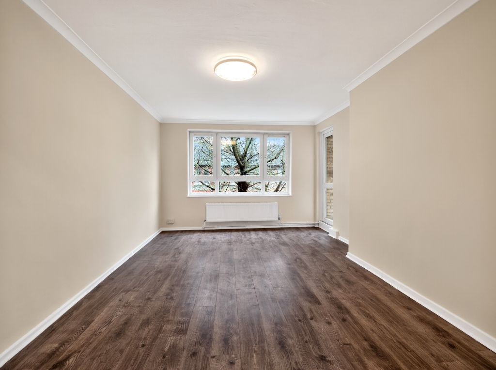 Property photo 1 of 20 Lounge/Dining Room