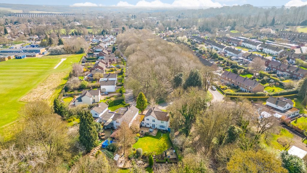 Property photo 2 of 21 4013385