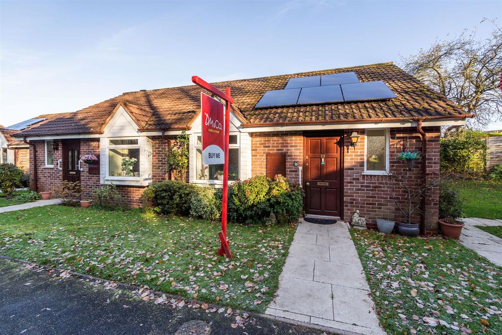 Property photo 1 of 11 19 Hartlebury Close_10.Jpg