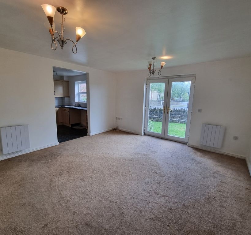 Property photo 3 of 6 Living Room