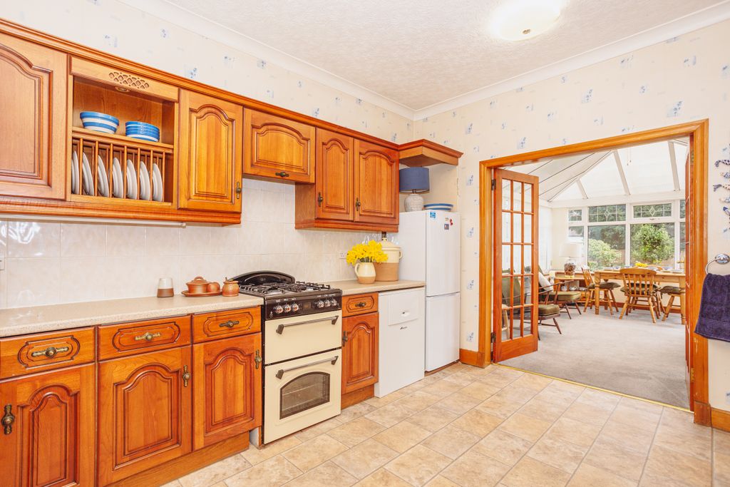 Property photo 3 of 30 Kitchen &amp; Conservatory