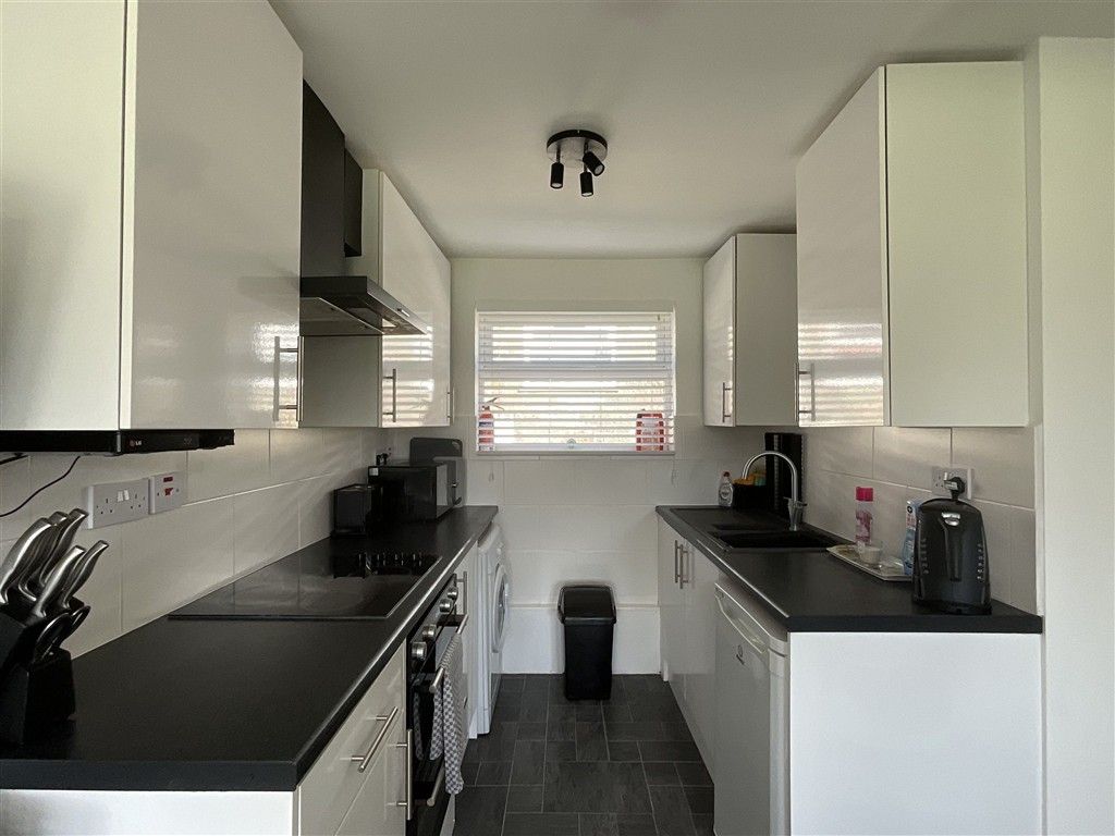 Property photo 1 of 7 Kitchen