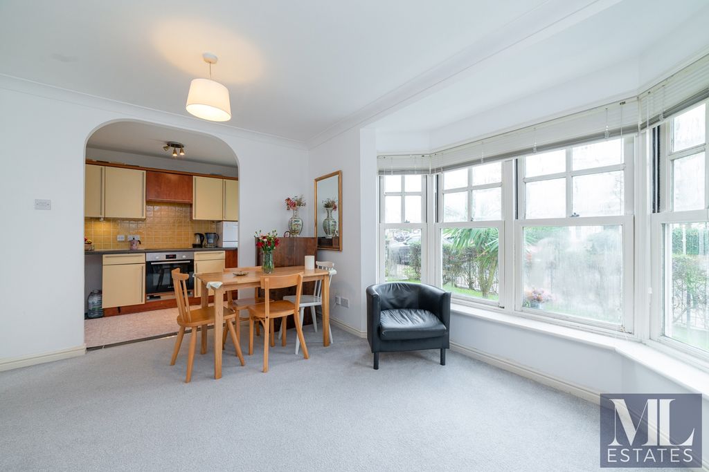 Property photo 1 of 10 Photo 10