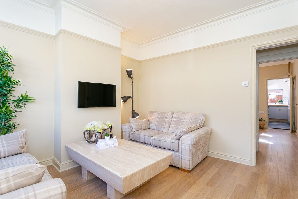 Property photo 2 of 14 Picture No. 17