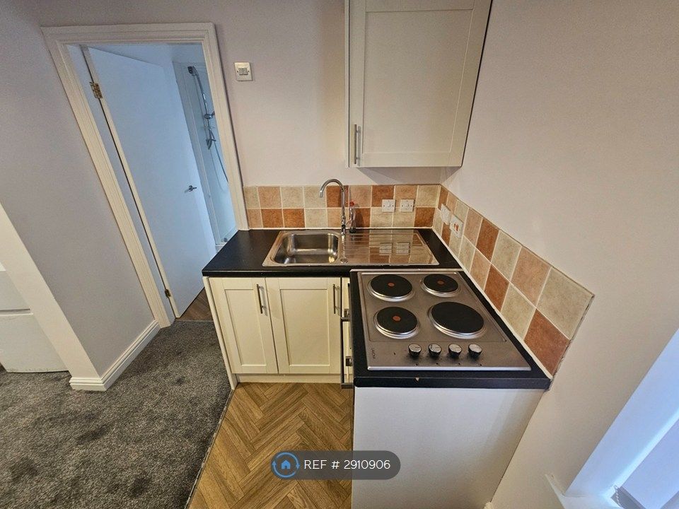 Property photo 3 of 8 Kitchen