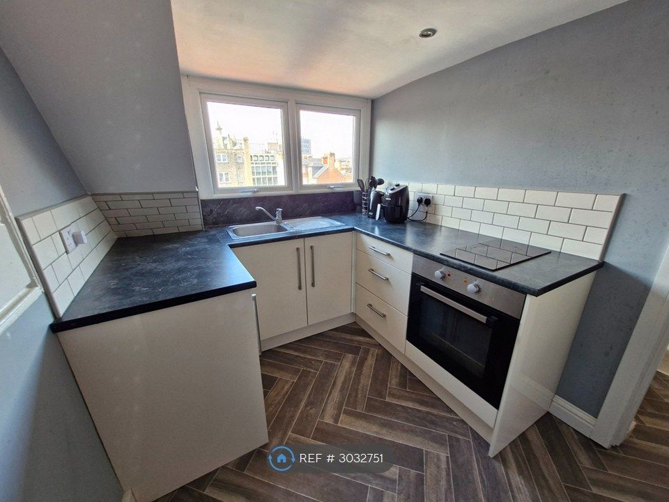 Property photo 3 of 9 Kitchen