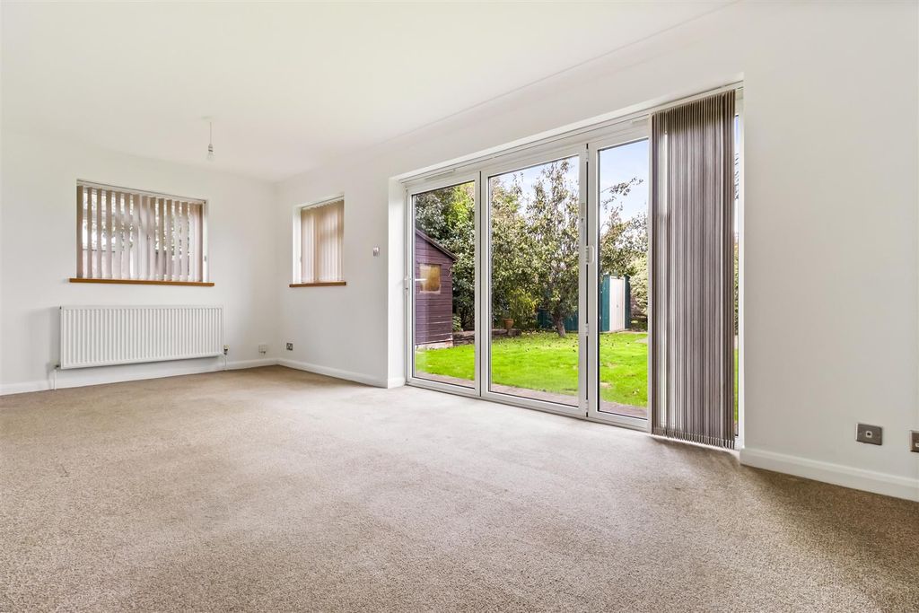 Property photo 2 of 16 22 Hurley Road_005.Jpg