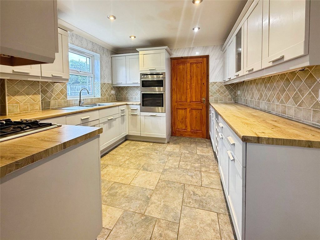 Property photo 2 of 17 Kitchen