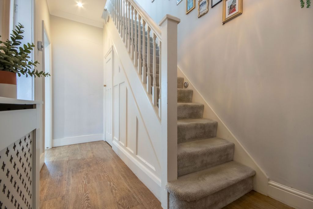 Property photo 2 of 19 Derbyroad-09