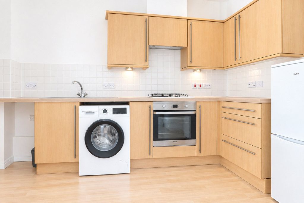 Property photo 2 of 9 Kitchen
