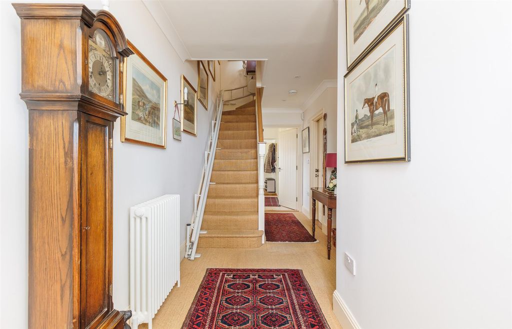 Property photo 3 of 18 Hallway