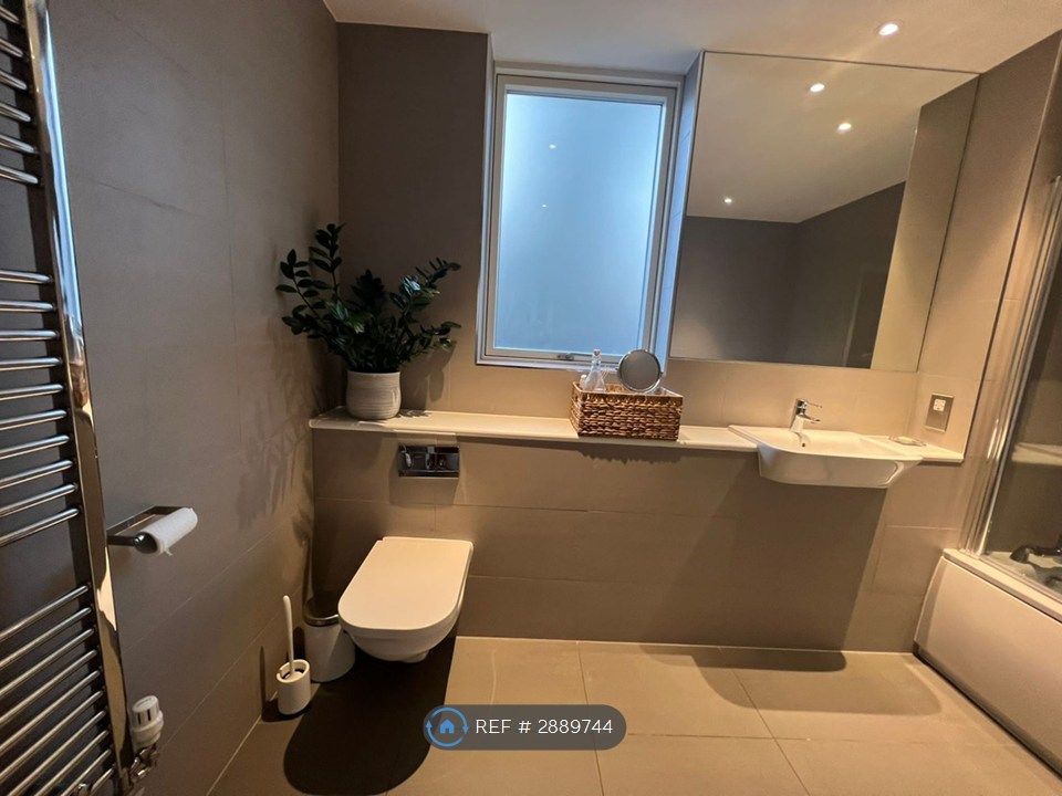 Property photo 2 of 6 Bathroom