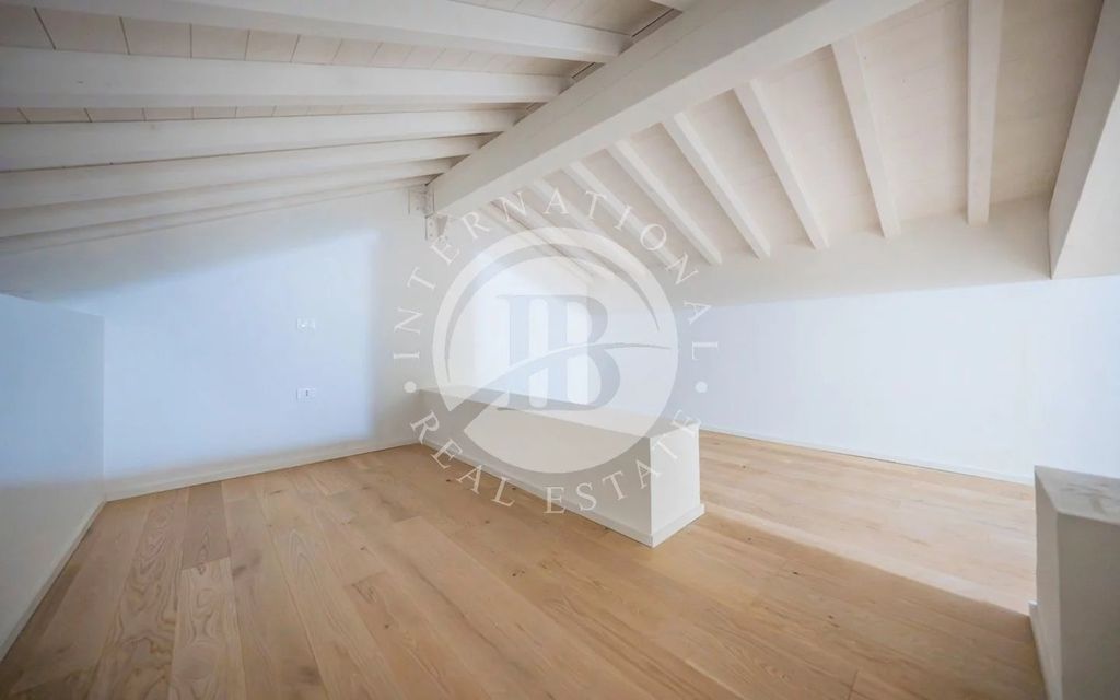 Property photo 3 of 25