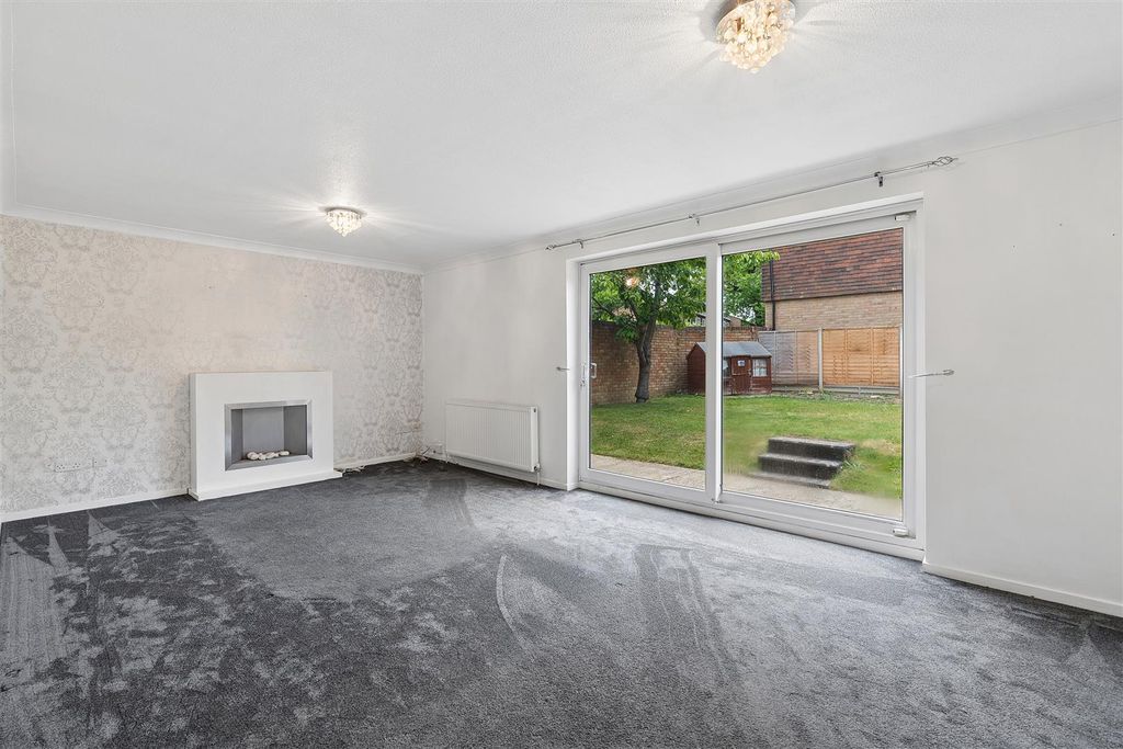 Property photo 3 of 16 Living Room