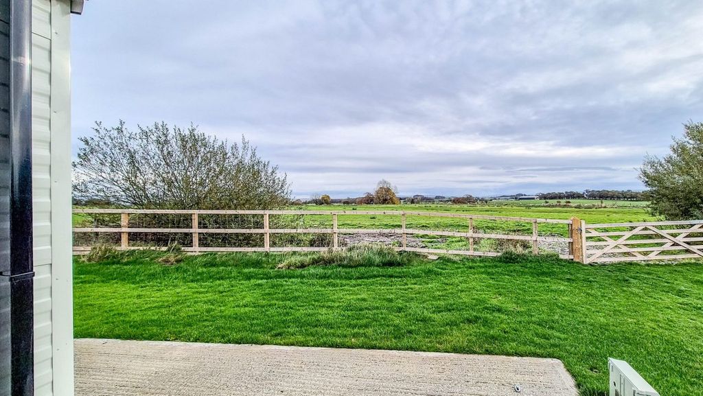 Property photo 2 of 18 Untitled 3