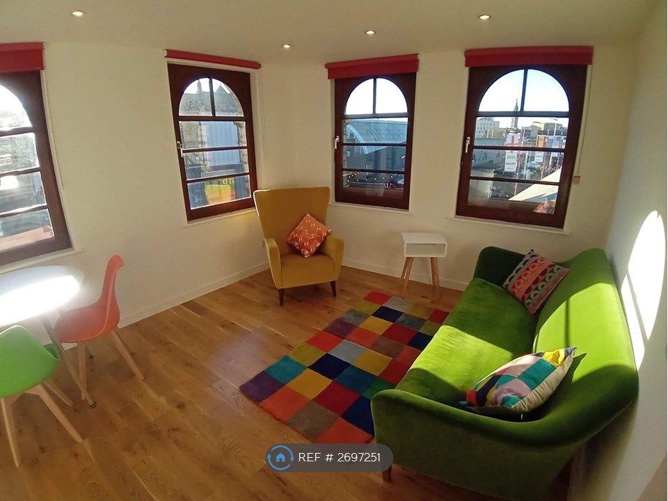 Property photo 2 of 22 Living Room