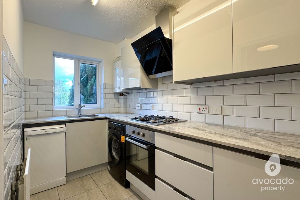 Property photo 2 of 11 4707293