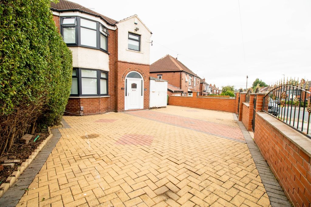 Property photo 1 of 17 Front Of Property
Gated Private Driveway For 3 Car
