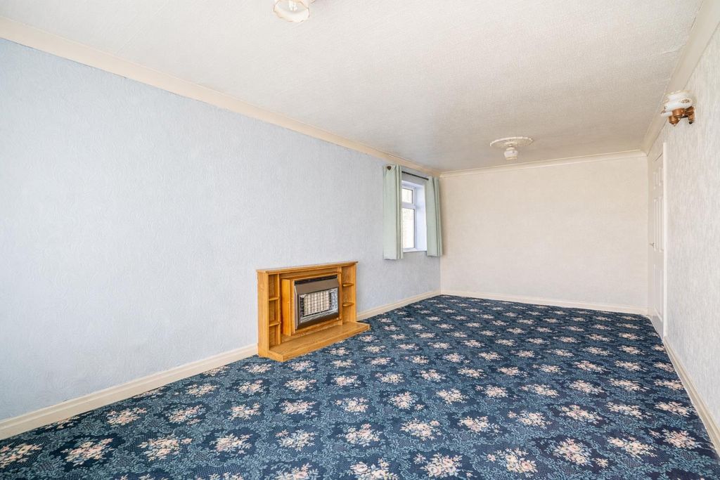 Property photo 3 of 16 Living Room