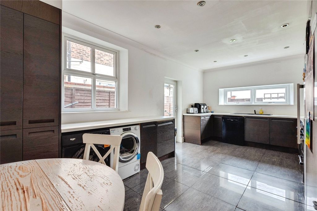 Property photo 3 of 16 Picture No. 05