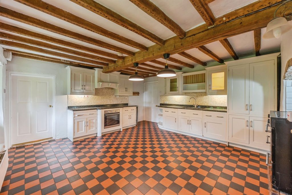 Property photo 2 of 33